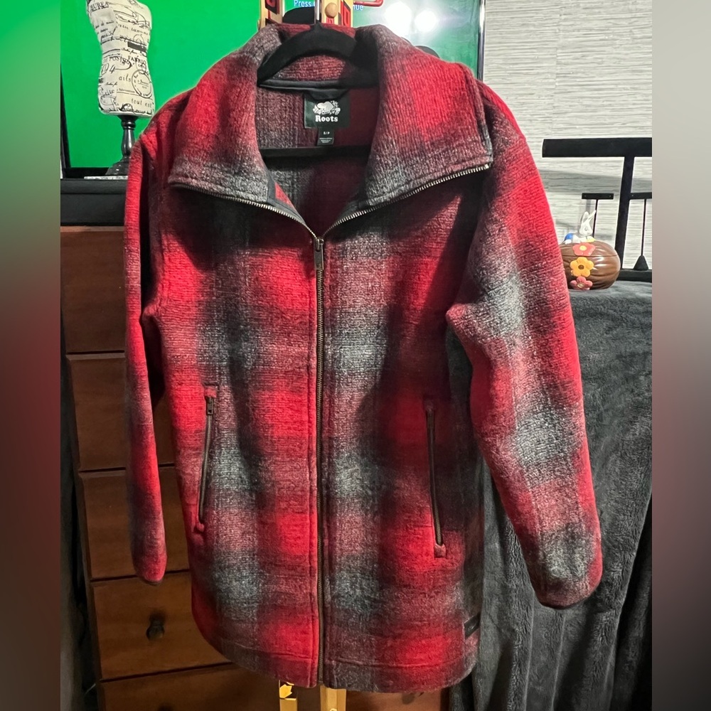 27. Roots 55% Wool Red and Gray Plaid Jacket! Amazing Quality!